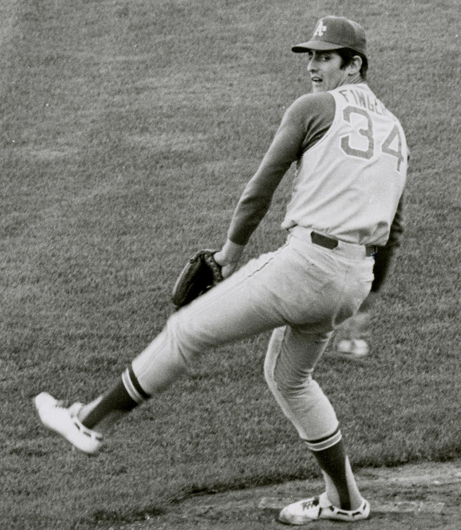Rollie Fingers the first pitcher to record 300 saves Baseball